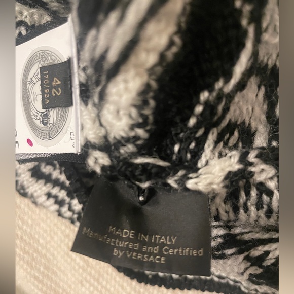 Versace Women’s knitted Sweater Vest - Picture 5 of 9